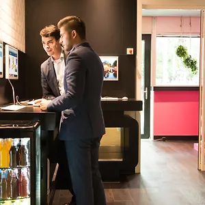 https://qbic-amsterdam-wtc-1077-xx.utrechthotels.net